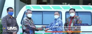 Read more about the article UMS Hibahkan Ambulans Ke RSPKU Wonogiri, Bantu Penanganan Covid-19 di Pelosok Desa